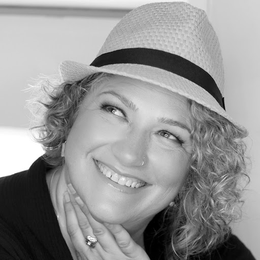 Laura Jones Photo 54