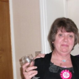 Laura Harries Photo 3