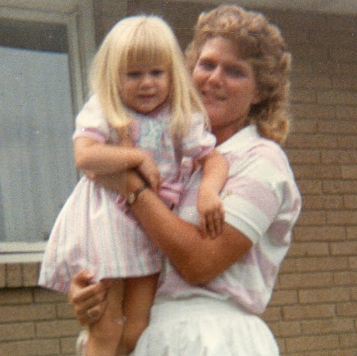 Julie Gregory Photo 26