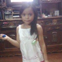 Elizabeth Lund Photo 26