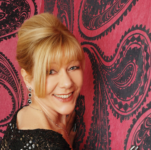 Belinda Hall Photo 30