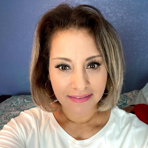 Silvia Flores Photo 7