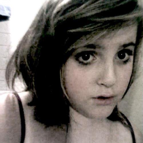 Laura Dennis Photo 26