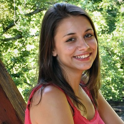 Jana Moore Photo 14