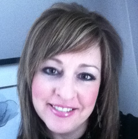 Melanie Hart Photo 42