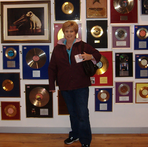 Anne Fuller Photo 42
