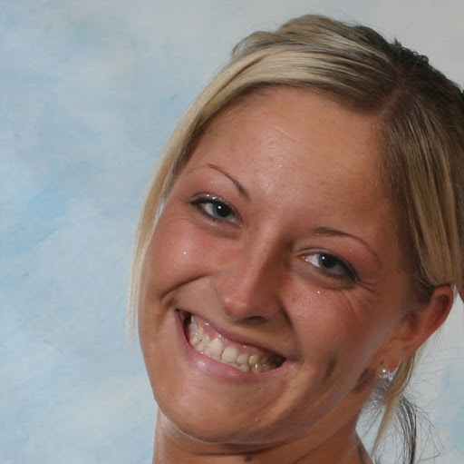 Emily Gaines Photo 32