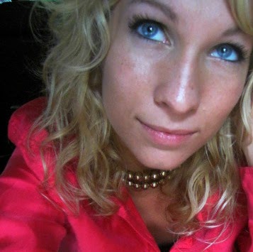 Sarah Collins Photo 16
