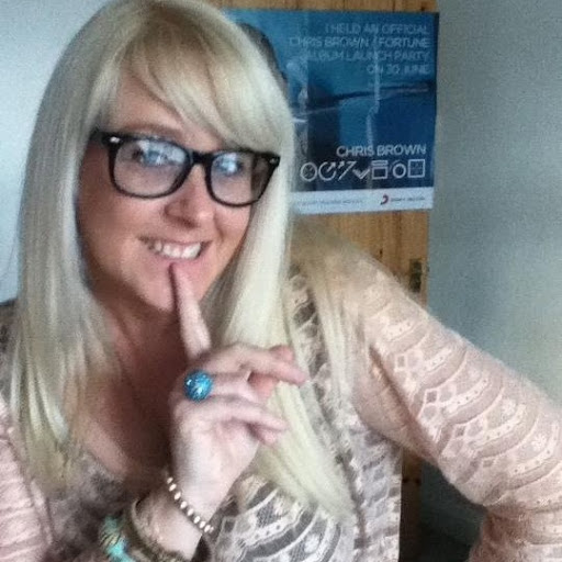 Julia Betts Photo 16