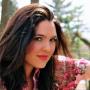 Elizabeth Arnold Photo 18