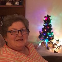 Julia Bradford Photo 13