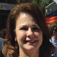 Julie Dismukes Photo 9