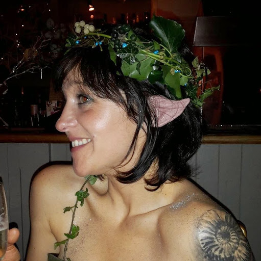 Ruth Nicholls Photo 17