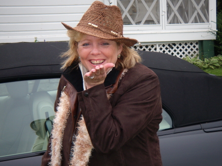 Julie Broderick Photo 3