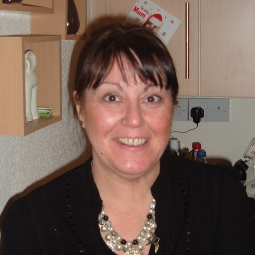 Helen Roberts Photo 27