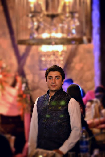 Anees Khan Photo 22