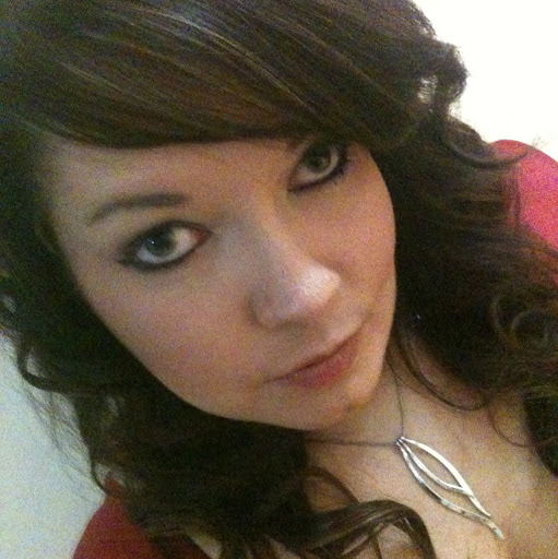 Kelly Foster Photo 8