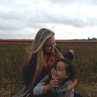 Laura Riddell Photo 14