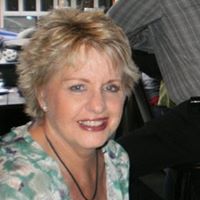 Julie Dever Photo 23