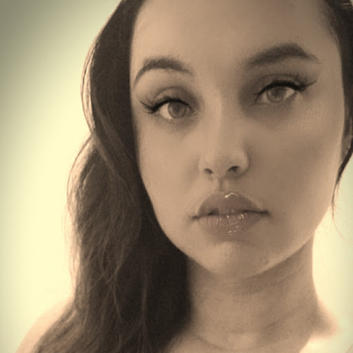 Roberta Torres Photo 17