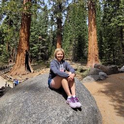 Stephanie Barnett Photo 13