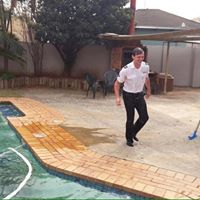 Taylor Hahn Photo 15