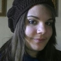 Stephanie Groves Photo 15