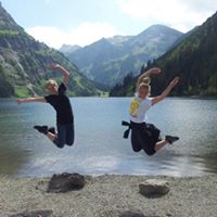 Julia Mayer Photo 10