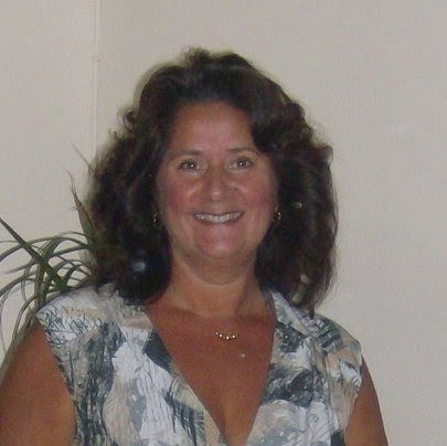 Julie Hartley Photo 20