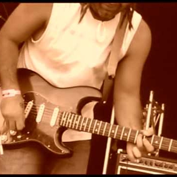 Aaron Saxon Photo 9