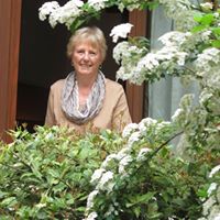 Elizabeth Lund Photo 23