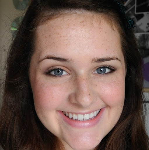 Caroline Malone Photo 37