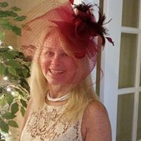 Caroline Cross Photo 9