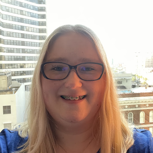 Elizabeth Sampson Photo 17