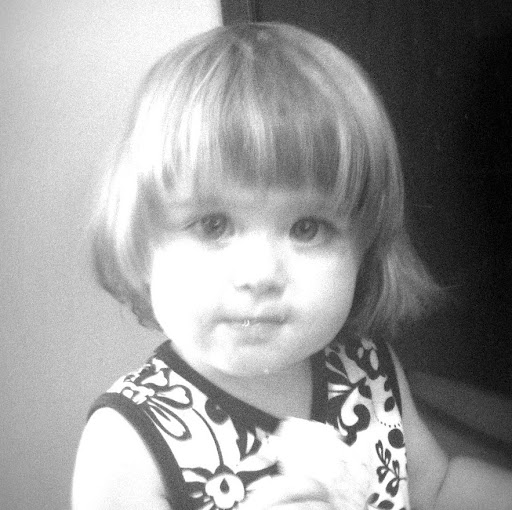 Julia Graham Photo 20