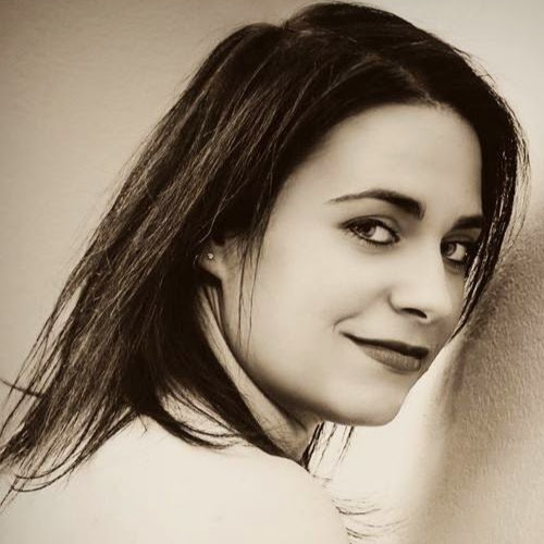 Laura Bertrand Photo 10