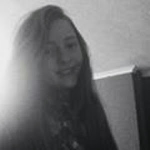 Robyn Hughes Photo 15