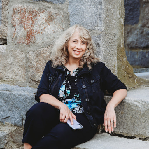 Renee Sullivan Photo 15