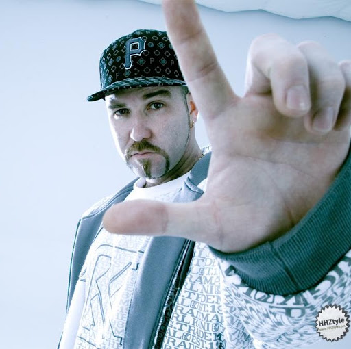 Joan Oliver Photo 40