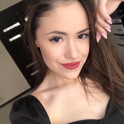 Claire Weiss Photo 8