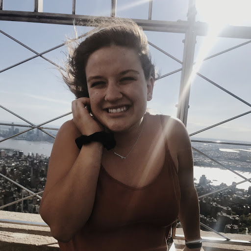 Julia Schultz Photo 13