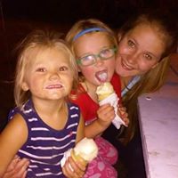 Lisa Walz Photo 8