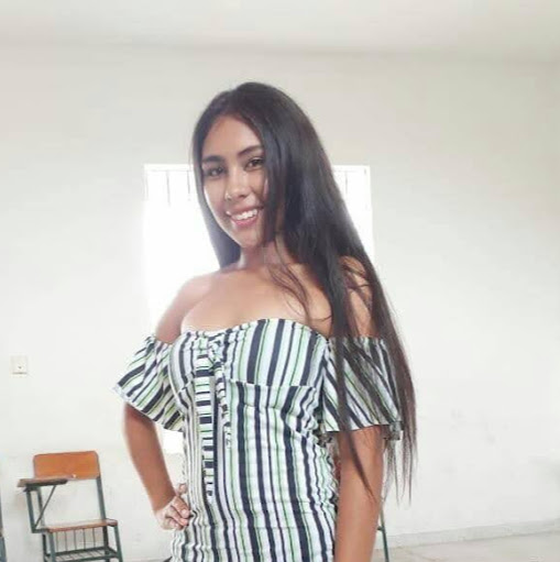 Erika Pedraza Photo 9