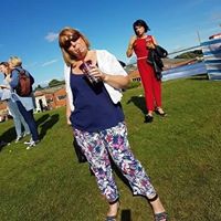 Julie Waite Photo 37