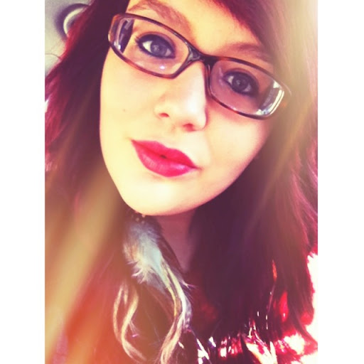 Julia Mills Photo 15