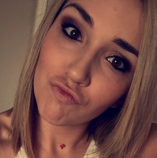 Samantha Holland Photo 49