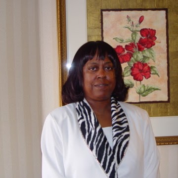 Sharon Spencer Photo 7