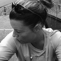 Suzanne Curtis Photo 26