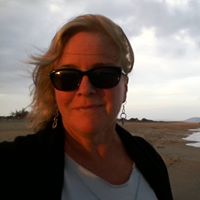 Leah Robertson Photo 24