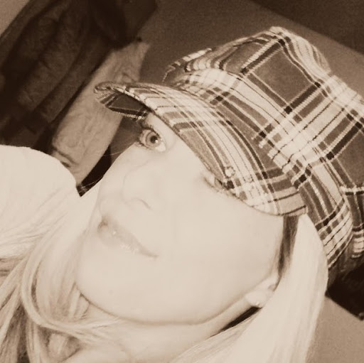 Shannon Fox Photo 20